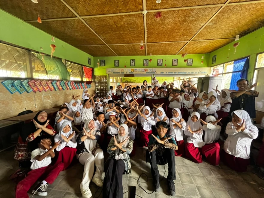 Sosialisasi Stop Bullying oleh KKN Universitas Mataram di SD Negeri 1 Pijot